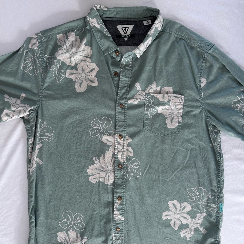VISSLA Men's Sage Green Floral Button Down Shirt